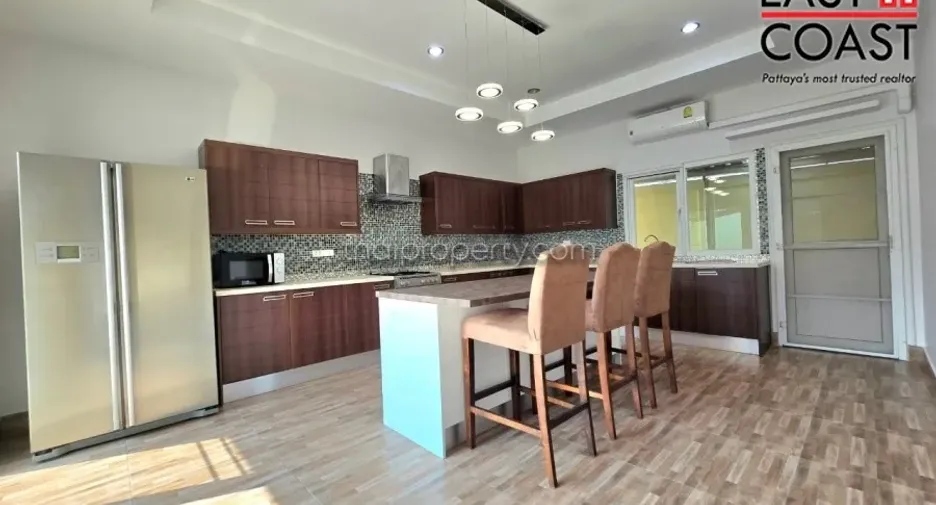 For rent and for sale 4 bedrooms house in Bang Lamung, Chonburi