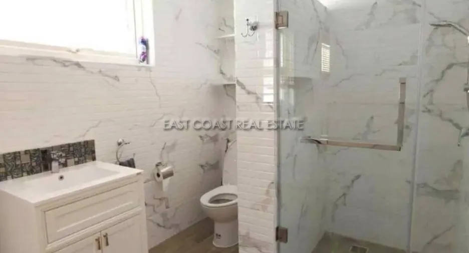 For rent and for sale 4 bedrooms house in Bang Lamung, Chonburi
