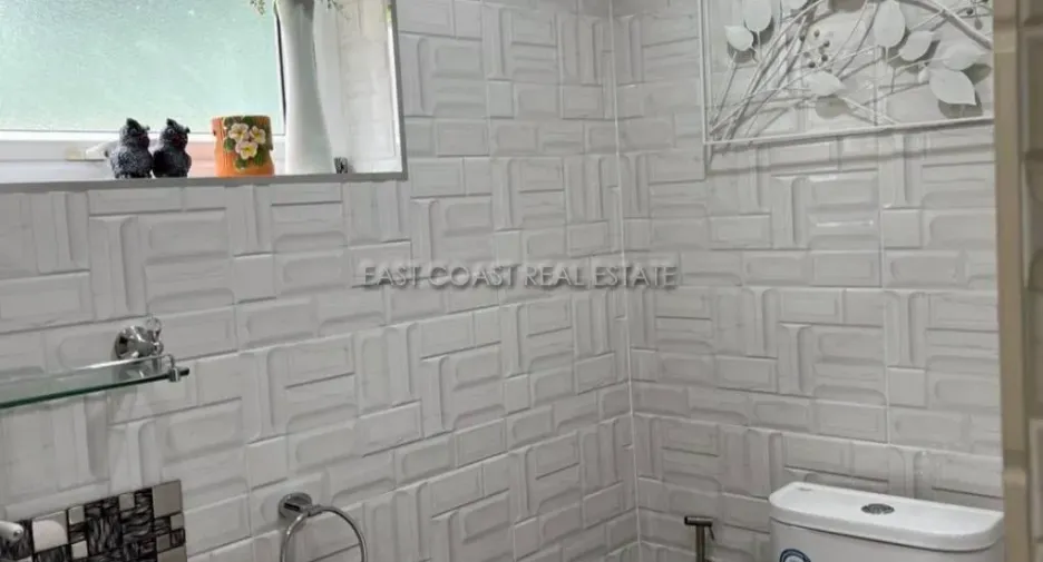 For rent and for sale 4 bedrooms house in Bang Lamung, Chonburi