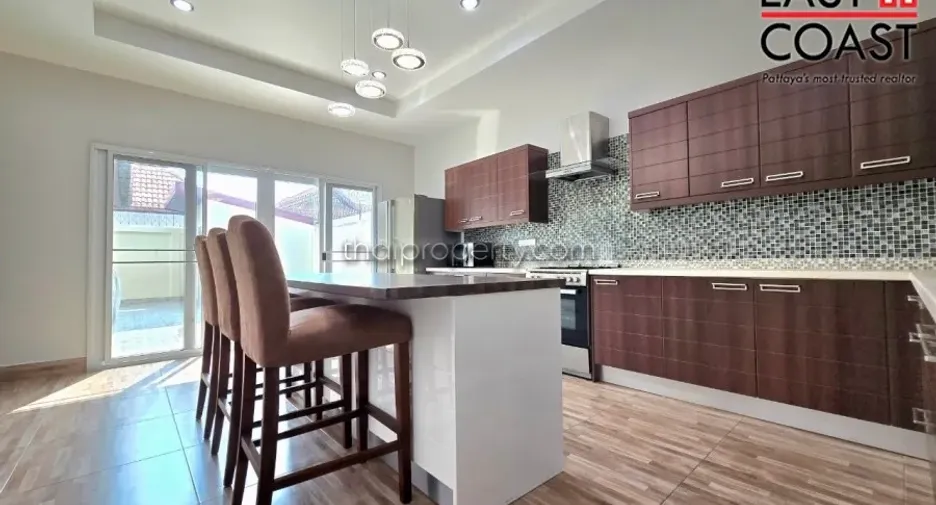 For rent and for sale 4 bedrooms house in Bang Lamung, Chonburi