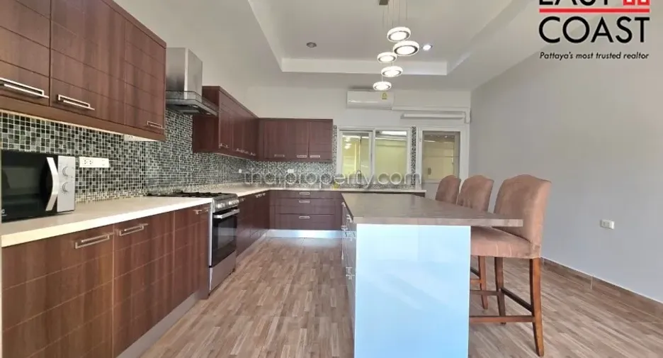 For rent and for sale 4 bedrooms house in Bang Lamung, Chonburi