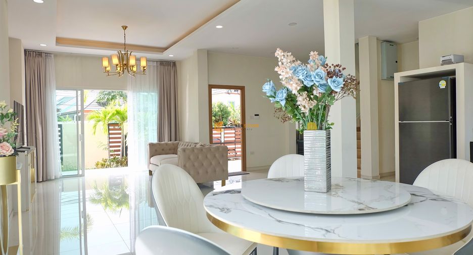 À louer et à vendre 4 chambres maison à Huay Yai, Pattaya