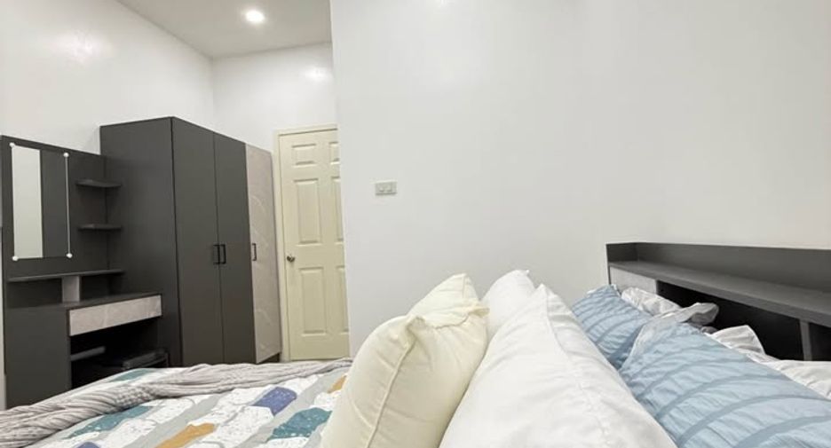 For sale 5 ベッドルーム townhouse in Bang Lamung, Chonburi