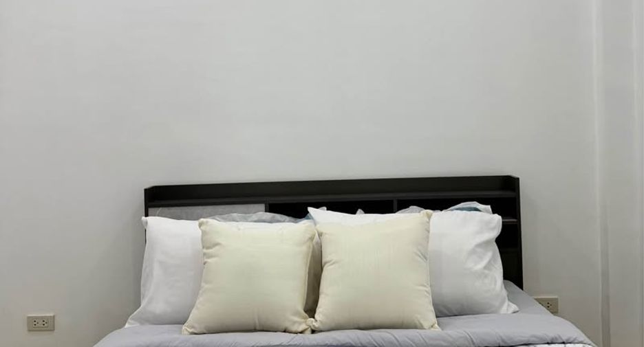 For sale 5 ベッドルーム townhouse in Bang Lamung, Chonburi