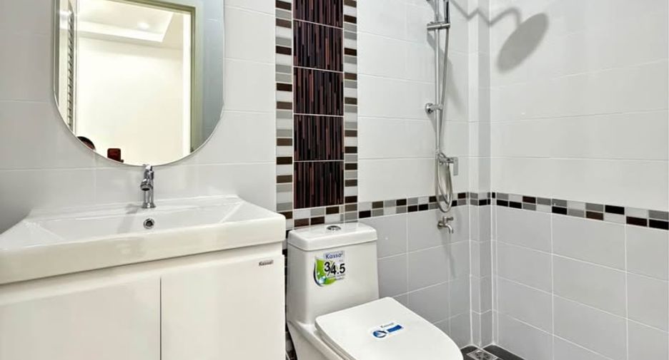 For sale 5 ベッドルーム townhouse in Bang Lamung, Chonburi