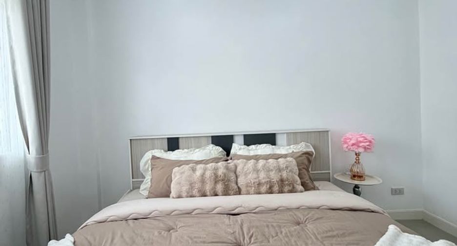 For sale 5 ベッドルーム townhouse in Bang Lamung, Chonburi