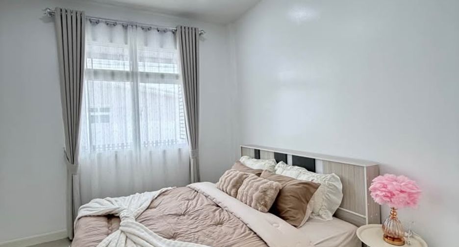 For sale 5 ベッドルーム townhouse in Bang Lamung, Chonburi
