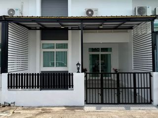 For sale 5 ベッドルーム townhouse in Bang Lamung, Chonburi