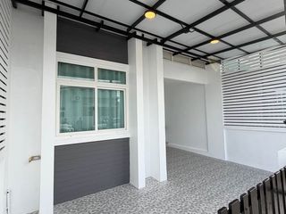 For sale 5 ベッドルーム townhouse in Bang Lamung, Chonburi