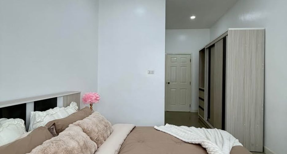 For sale 5 ベッドルーム townhouse in Bang Lamung, Chonburi