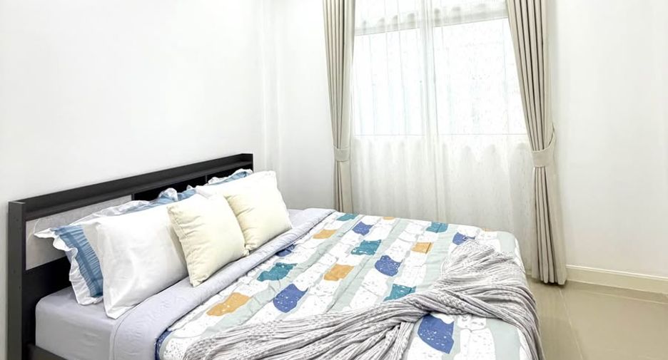 For sale 5 ベッドルーム townhouse in Bang Lamung, Chonburi