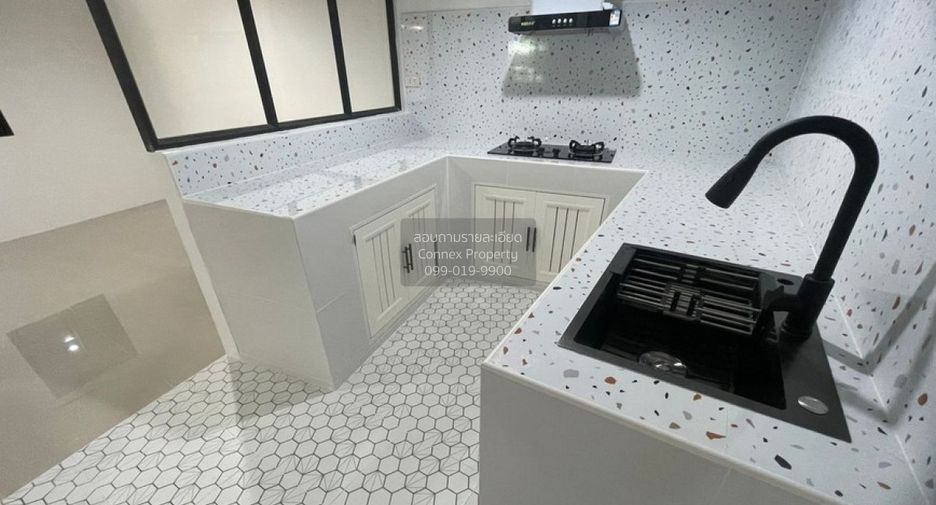 For sale 3 bedrooms townhouse in Bang Phli, Samut Prakan
