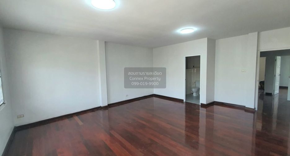 Casa en venta de 5 habitaciones en Phra Khanong, Bangkok