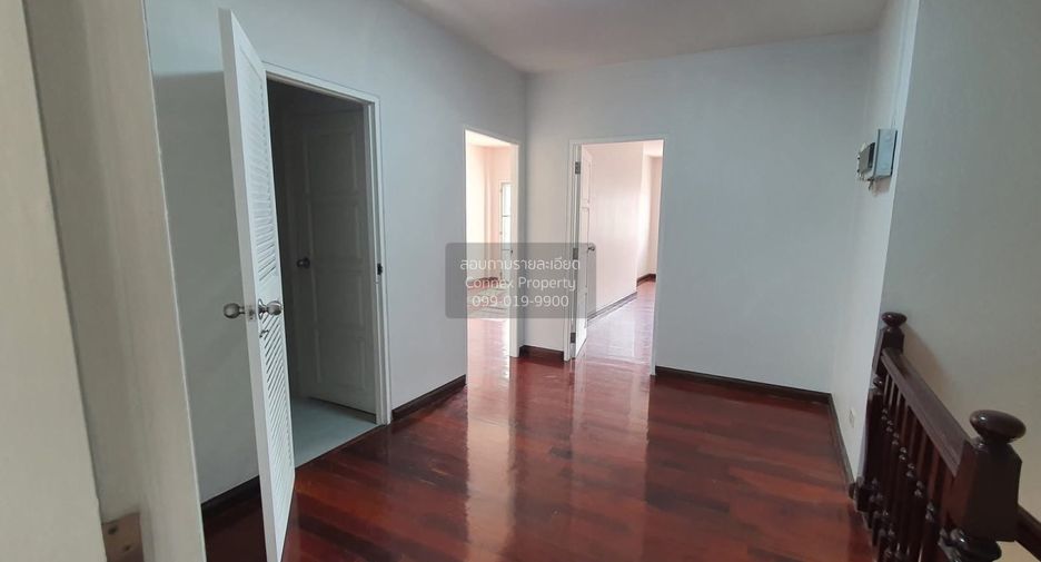 Casa en venta de 5 habitaciones en Phra Khanong, Bangkok
