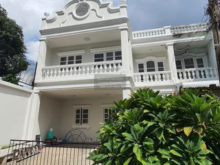 For sale 5 ベッドルーム house in Phra Khanong, Bangkok