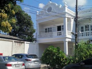 For sale 5 ベッドルーム house in Phra Khanong, Bangkok