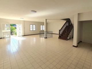 For sale 5 ベッドルーム house in Phra Khanong, Bangkok