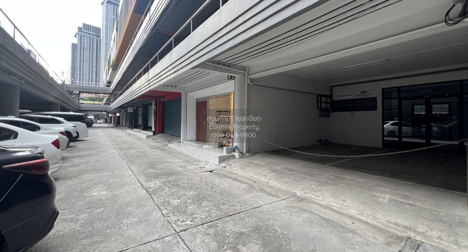 出售 9 卧室 联排别墅 在 Watthana, 曼谷