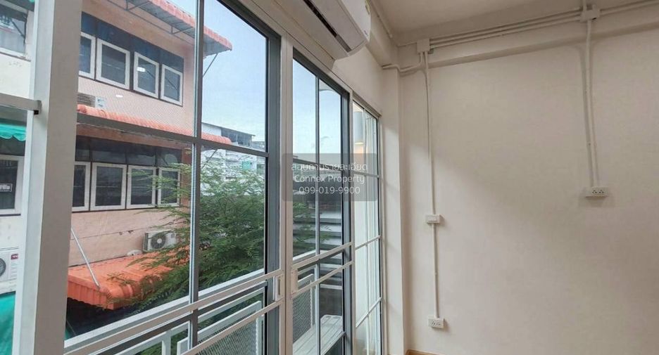 Local comercial en venta de 2 habitaciones en Phasi Charoen, Bangkok