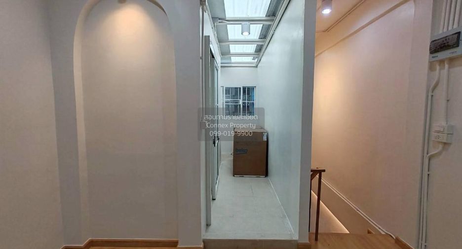 Local comercial en venta de 2 habitaciones en Phasi Charoen, Bangkok