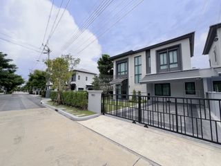 Casa en venta de 3 habitaciones en Bang Phli, Samut Prakan