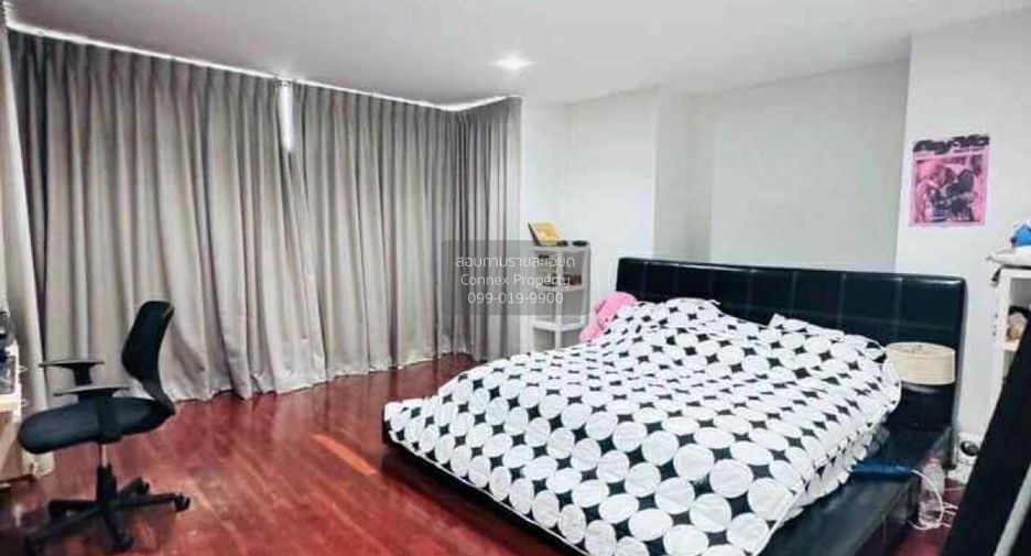 For sale 3 bedrooms house in Taling Chan, Bangkok