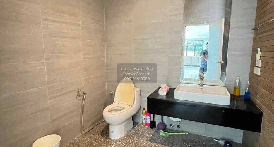 For sale 3 bedrooms house in Taling Chan, Bangkok