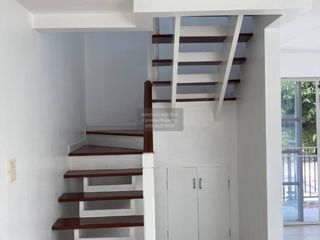 出售 3 卧室 独立屋 在 Din Daeng, 曼谷