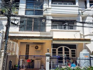 For sale 5 bedrooms townhouse in Wang Thonglang, Bangkok