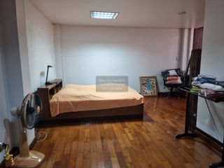 For sale 5 bedrooms townhouse in Wang Thonglang, Bangkok