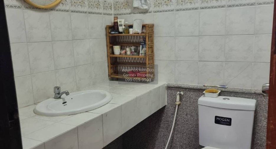 For sale 5 bedrooms townhouse in Wang Thonglang, Bangkok