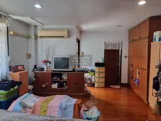 For sale 5 bedrooms townhouse in Wang Thonglang, Bangkok