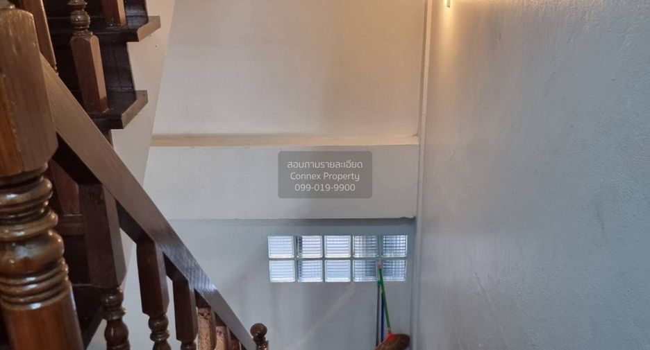 For sale 5 bedrooms townhouse in Wang Thonglang, Bangkok