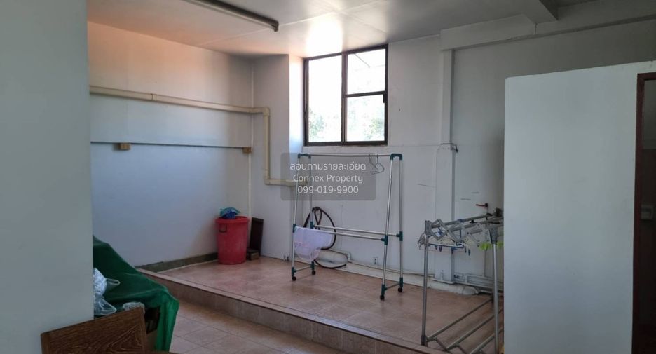 For sale 5 bedrooms townhouse in Wang Thonglang, Bangkok