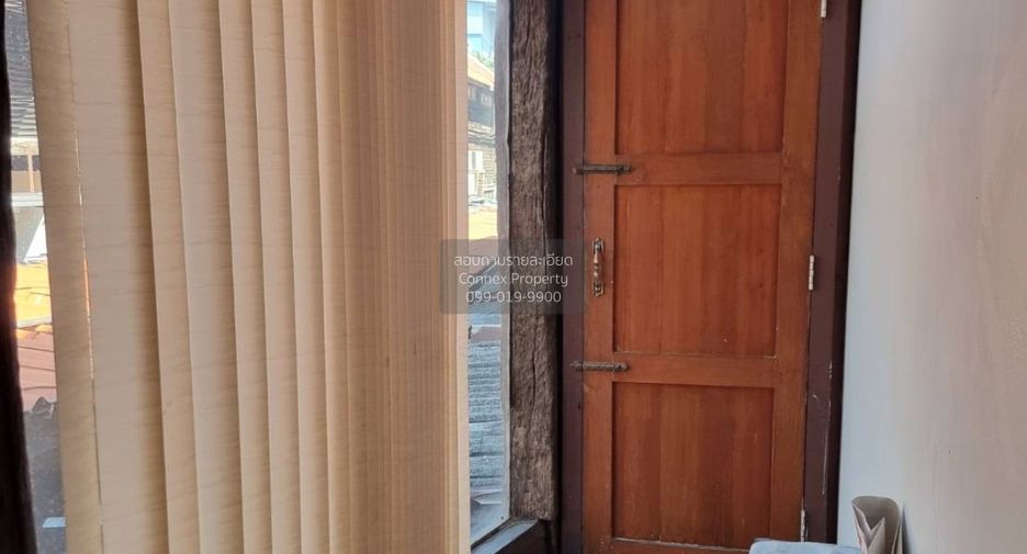 For sale 5 bedrooms townhouse in Wang Thonglang, Bangkok