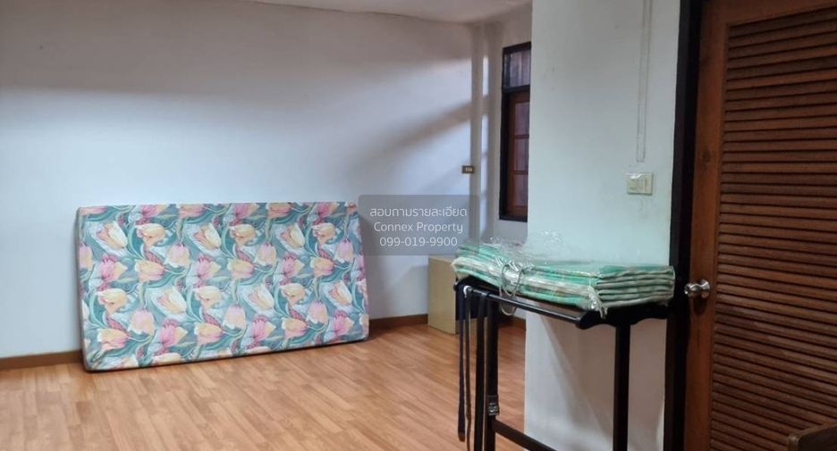 For sale 5 bedrooms townhouse in Wang Thonglang, Bangkok