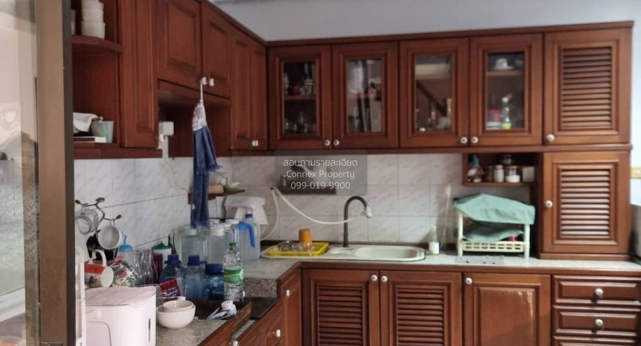 For sale 5 bedrooms townhouse in Wang Thonglang, Bangkok