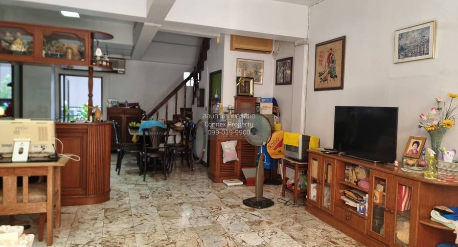 For sale 5 bedrooms townhouse in Wang Thonglang, Bangkok