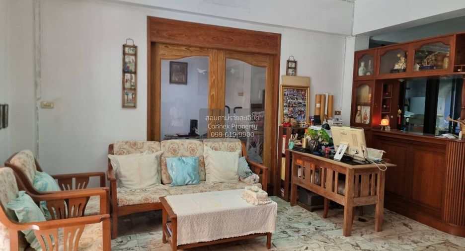 For sale 5 bedrooms townhouse in Wang Thonglang, Bangkok