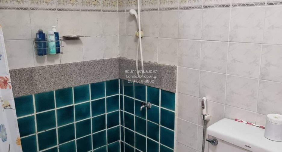 For sale 5 bedrooms townhouse in Wang Thonglang, Bangkok
