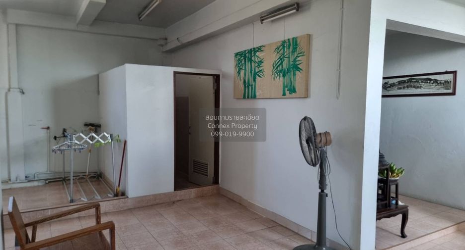 For sale 5 bedrooms townhouse in Wang Thonglang, Bangkok