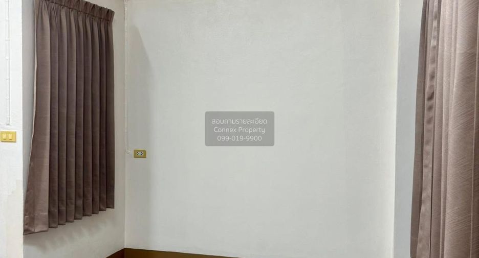 For sale 4 bedrooms townhouse in Bangkok Noi, Bangkok