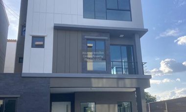 For sale 4 bedrooms house in Khan Na Yao, Bangkok