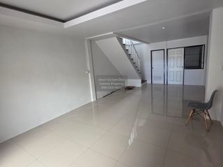 出售 2 卧室 联排别墅 在 Bueng Kum, 曼谷