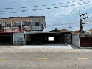 出售 1 卧室 商业空间 在 Si Racha, Chon Buri