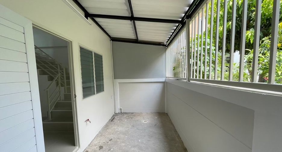 出售 1 卧室 商业空间 在 Si Racha, Chon Buri