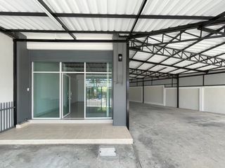 出售 1 卧室 商业空间 在 Si Racha, Chon Buri