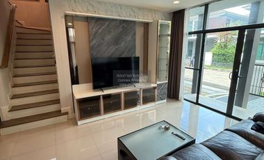 Haus zur Miete mit 4 Zimmer in Prawet, Bangkok