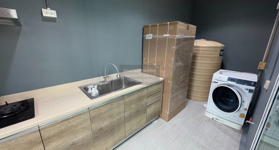 For rent 2 bedrooms townhouse in Bang Phli, Samut Prakan