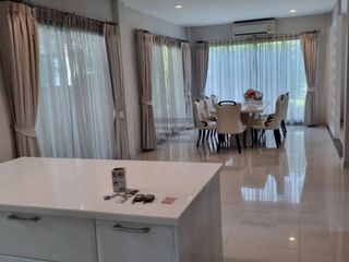 For rent 4 bedrooms house in Mueang Nonthaburi, Nonthaburi